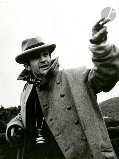 Raymond Cauchetier (1920)
François Truffaut sur le tournage des 400 coups, 1959. 
Épreuve argentique d'époque. Tampon d'agence, annotations manuscrites et indications de recadrage au verso. 
Image : 24 x 19 cm 
Feuille : 26 x 20,5 cm

Raymond Cauchetier (1920)
François Truffaut, Les 400 coups, 1959. 
Vintage gelatin silver print. Agency stamp, handwritten annotations and indication of crop marks on verso. 
Image: 24 x 19 cm 
Sheet: 26 x 20.5 cm