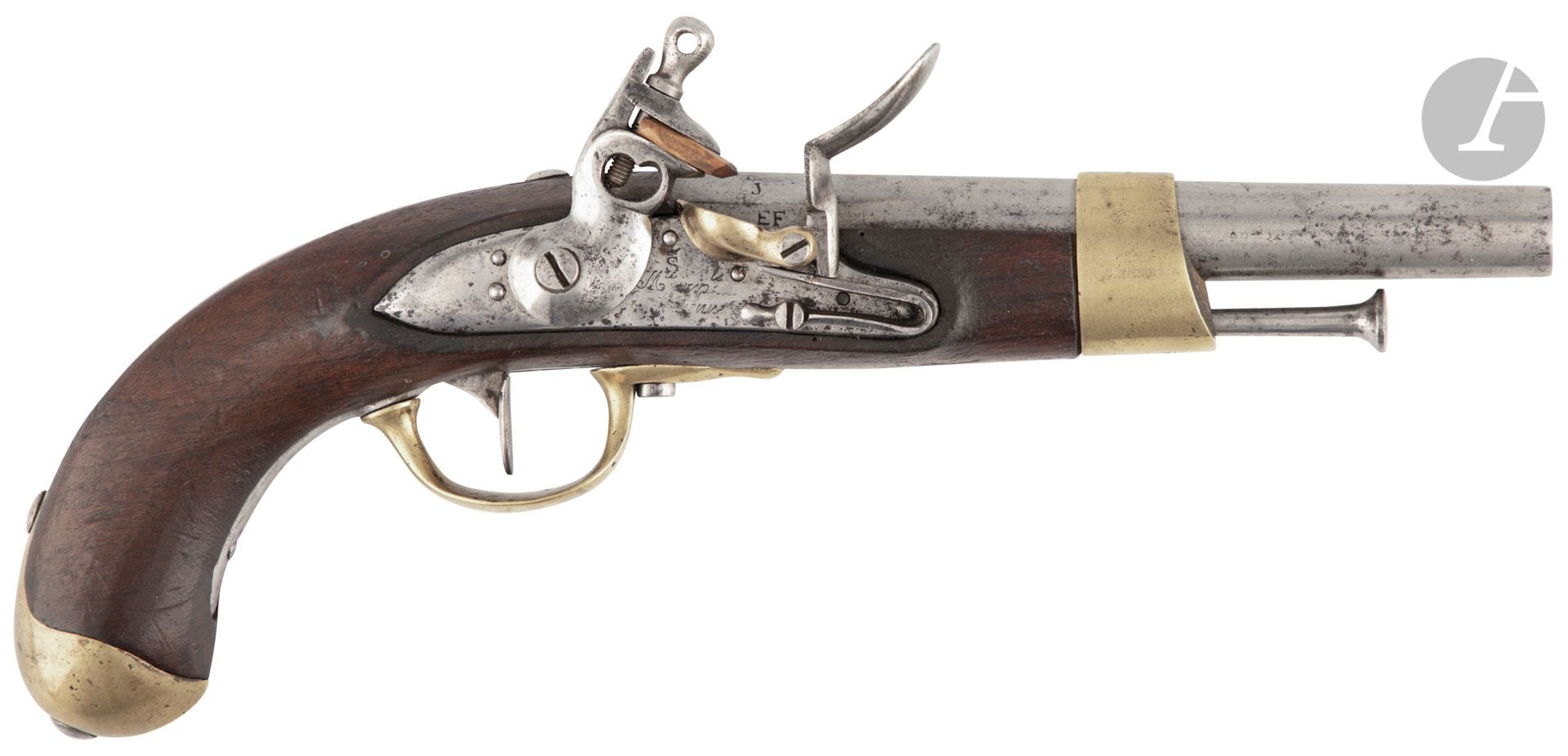 Pistolet d arçon à silex modèle An XIII.

Canon rond à pans au tonnerre frappé « M 1807 J ». Queue de culasse marquée « M An 13 ». Platine gravée « Mre IMPle .. TIENNE » Garnitures en laiton en partie poinçonné. Crosse en noyer avec cachet (refrappé). 

Baguette en fer.

E.M. Piqûres.

Longueur du canon : 20 cm   Longueur totale : 36,5 cm