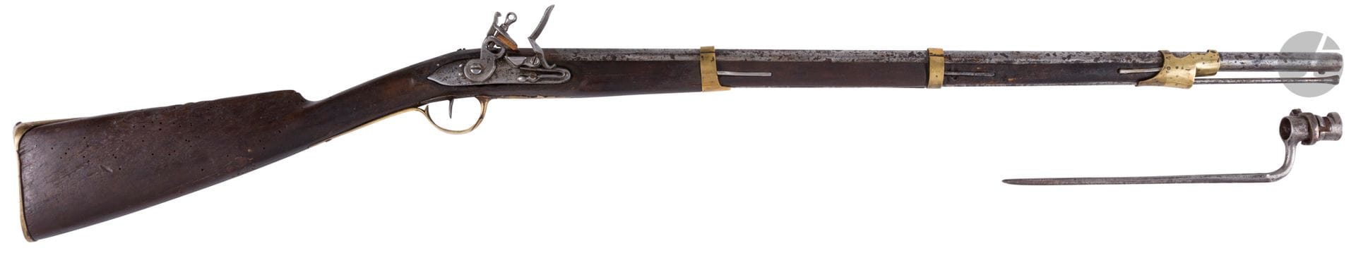 Fusil d enfant à silex.

Canon rond, à pans au tonnerre. Platine et chien à corps plat.

Garnitures en laiton.

Crosse en noyer.

Longueur du canon : 71 cm   Longueur totale : 109 cm

Dans l état, composite (pièce de fouille, piqûres, accidents au bois).

Avec une baïonnette à douille à virole médiane de 28,5 cm