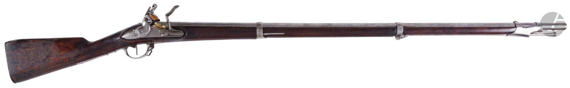 Fusil d infanterie à silex modèle 1777-An IX. 

Canon rond, à pans au tonnerre, daté 1813, poinçonné. Platine poinçonnée « DB » avec restes de gravures et chien à corps rond. Embouchoir modèle 1777 et garnitures en fer (grenadière postérieure). Crosse en noyer à joue creuse (entûre sur l avant du fût). Baguette en fer.

Longueur du canon : 113 cm   Longueur totale : 153 cm 

Dans l état (petites piqûres et accidents au bois).