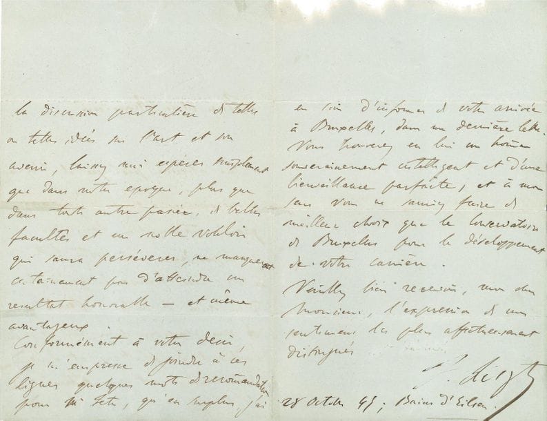 Franz LISZT (1811-1886). L.A.S., Bains d'Eilsen 28 octobre 1847, [à Louis-François-Alexandre Frelon] ; 3 pages in-8 (petits manques sur le bord sup. du dernier f. sans toucher au texte, petites fentes réparées).

Une absence prolongée à Weimar a retardé la réception de sa lettre. " Permettez-moi de vous remercier pour tout ce qu'elle contient de flatteur et de bienveillant pour moi, et sans entrer ici dans la discussion particulière de telles ou telles idées sur l'art et son avenir, laissez-moi espérer simplement que dans notre époque, plus que dans toute autre patrie, de telles facultés et un noble vouloir qui saura persévérer, ne manqueront certainement pas d'atteindre un résultat honorable - et même avantageux. Conformément à votre désir, je m'empresse de joindre à ces lignes quelques mots de recommandation pour Mr Fétis, qu'au surplus j'ai eu soin d'informer de votre arrivée à Bruxelles [...]. Vous trouverez en lui un homme souverainement intelligent et d'une bienveillance parfaite, et à mon sens vous ne sauriez faire de meilleur choix que le Conservatoire de Bruxelles pour le développement de votre carrière "...