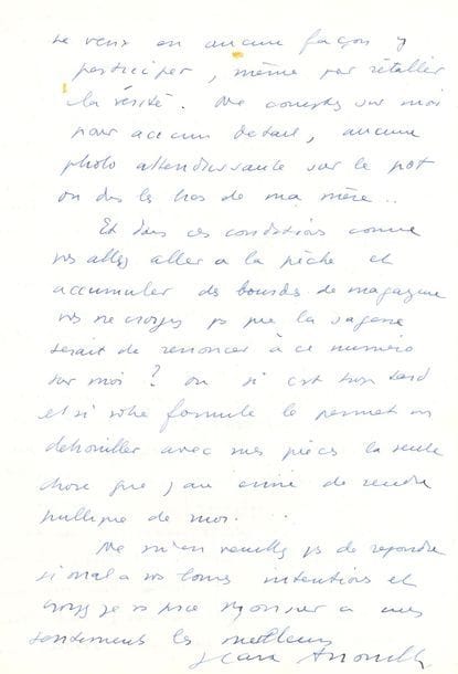 Jean ANOUILH (1910-1987). L.A.S., Chesnières-sur-Ollon (Suisse), [septembre ? 1960, à Léonce Peillard, directeur de Livres de France] ; 2 pages in-fol.

Sur un projet de numéro spécial du mensuel Livres de France (octobre 1960). Il remercie de la notice bibliographique : " je n'en ai jamais appris autant sur moi. La seule chose que je vous conseille de supprimer c'est Cavalcade d'amour. C'est un vague film, à l'histoire cocasse. C'était le temps de Nathan et des producteurs prodiges ! - On n'a pu publier qu'un vague scénario re-visité (comme on dit). [...] si le paon qui sommeille en tout écrivain est ravi qu'on écrive sur son œuvre - (ce qui n'intéresse d'ailleurs personne et n'est pas tellement urgent) - l'homme que j'ai le droit d'être, malgré mes pièces, a horreur qu'on parle de lui. Je laisse imprimer toutes les bêtises sur ma jeunesse misérable, mes amours, mes haines - toutes fausses - mais du moins je ne veux en aucune façon y participer, même pour rétablir la vérité ". Il préférerait même qu'on renonce à ce numéro sur lui.