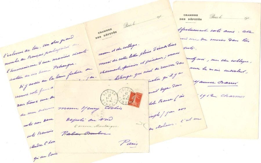 Maurice BARRèS (1862-1923). 49 L.A.S. (une incomplète) et 17 L.S., 1911-1923, à Henry Cochin ; 100 pages in-4 ou in-8, nombreux en-têtes Chambre des Députés, enveloppes. 
On joint une carte de visite, et la copie d'un article sur H. Cochin et Lamartine à Bergues (1913) ; plus 15 l.a.s. de sa femme Paule Barrès, une de son fils Philippe, et divers documents.

Belle et intéressante correspondance à son ami Henry Cochin (1854-1926), son collègue à la Chambre (député du Nord, 1893-1914), écrivain et spécialiste de la Renaissance italienne, collaborateur dans diverses œuvres pendant la Guerre, et ami très estimé. Nous ne pouvons en donner ici qu'un rapide aperçu.
1911. [Charmes 24 décembre]. Il loue la clarté, l'agrément, et " ce dosage exquis de poésie et de science " des Jubilés d'Italie... 1912. 6 janvier. Son Pétrarque ravive l'admiration qu'on témoignait jadis, dans l'entourage d'Anatole France (" où j'étais jeune disciple "), pour les premières études italiennes de Cochin, " modèle du travail français, attrayant et savant, discutant les textes comme il faut qu'ils le soient, mais respectant leur âme et les faisant épanouir ", à la différence du travail des Allemands, à qui manque cette union de " solidité d'esprit critique et parfaite courtoisie du cœur, de l'esprit et des mœurs "... 7 octobre, à propos de l'étude de Cochin sur Lamartine : " Ah ! si l'on avait le temps ! Oui, ce serait joli une suite d'articles pour rechercher et pour justifier ce qui demeure en nous de vivant et de fécond du grand amour qu'à vingt ans nous avions pour les maîtres romantiques "... 1913. 8 août. Recommandation de son ami le bénédictin Dom Pastourel ; réflexions sur Montalembert qu'il admirait dans sa jeunesse à travers le livre parfumé de Mme de Craven, qu'il a fait lire au petit-fils de Renan... 17 août, au sujet de ses articles sur Lamartine : n'y est donnée " que la couleur de mon sentiment "... 27 octobre 1913, remerciant Cochin pour son discours Pour les églises pop