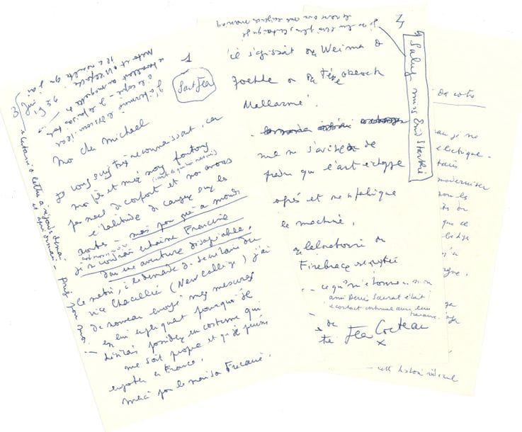 Jean COCTEAU. L.A.S., Saint-Jean-Cap-Ferrat 3 juin 1956, à Michael Smithies à Oxford ; 6 pages in-8, enveloppe.

Sur sa prochaine réception comme docteur honoris causa à l'Université d'Oxford (12 juin), à un jeune ami anglais (1932-2019).
Il s'inquiète de questions matérielles, ne voulant surtout pas entraîner Francine Weisweiller " dans une aventure désagréable. Ce matin, à la demande du secrétaire du vice chancelier (New College) j'ai de nouveau envoyé mes mesures en lui expliquant pourquoi je désirais posséder un costume qui me soit propre et que je puisse emporter en France ". Il dînera le 10 chez Lord Beaverbrook, déjeunera le 11 à l'ambassade de France... " J'ai été accablé de demandes pour des besognes (que je refuse) en marge de notre programme. La télévision voulait me faire présenter la Tour de Londres et autres folies qui ne me représentent que de la fatigue sur l'estrade maudite de l'actualité. Je déteste les réunions mondaines et si la garden party n'était pas obligatoire je me serais caché dans ma chambre d'hôtel pour ne pas m'y rendre. La seule chose qui m'importe est de vous voir, d'assister au cérémonial du 12, et de prononcer le discours du 14. Le reste est du domaine de la corvée (sauf les repas avec les amis de mes amis.) Vous savez que je m'efforce de vivre à contre époque [...] J'ai terminé le discours. Il est à la copie. Je le faisais tout en travaillant aux maquettes de Menton et Villefranche "... Il s'inquiète de la présence à l'hôtel Randolph d'une prise pour son rasoir : " Depuis mes misères de peau je ne me rase qu'avec le rasoir électrique "...