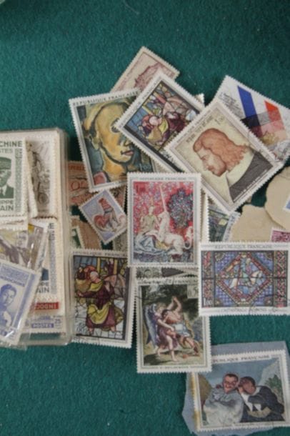 [TIMBRES] FRANCE & COLONIES

Un ensemble en quatre albums et quelques vracs surtout France et Colonies dont DOM-TOM (Réunion, Saint-Pierre et Micquelon, Indochine (2 séries des Orphelins sur-chargés) ; Obock ; Rouard ; Port-Saïd ; Maroc (Postes locales…). Neufs et oblitérés.