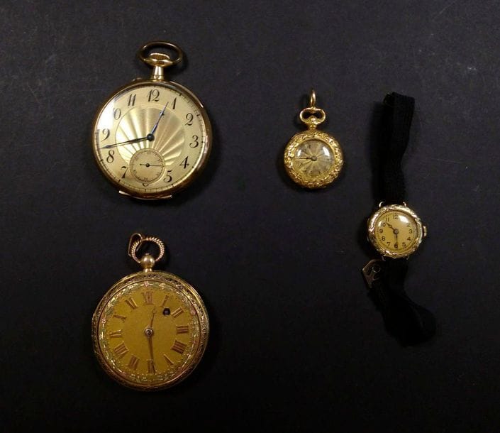 Lot de 3 montres en or (18 K) et 1 montre en or (14K. PB: 41,8 g). Poids brut : 141,2 g