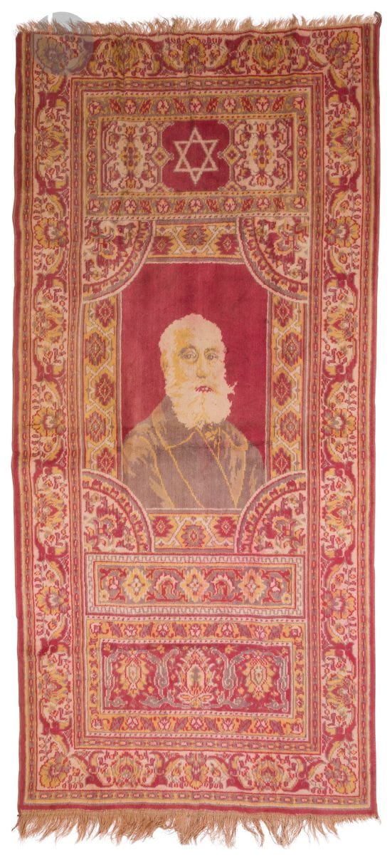 [SIONISME - NORDAU]
Tapis mural orné d’un portrait de Max Nordau 
Jérusalem, ateliers de tissage de l’école des métiers d’art de l’Alliance israélite, circa 1920.
123 x 59 cm 

Mots clés :
judaïca, juif, juive, hébreux, rabbins, jewish, torah, hebrew, hebraica, judaisme, synagogue, sionisme, pessah, pessach, haggada, haggadah, hagada, hagadah, passover, menora, menorah, hannuka, hannuca, hannoucca, hanouccah, torah, juden, israélite, Israël, antisemitism, antisémitisme, dreyfus, meguila, sepharade, sefarad, ketouba