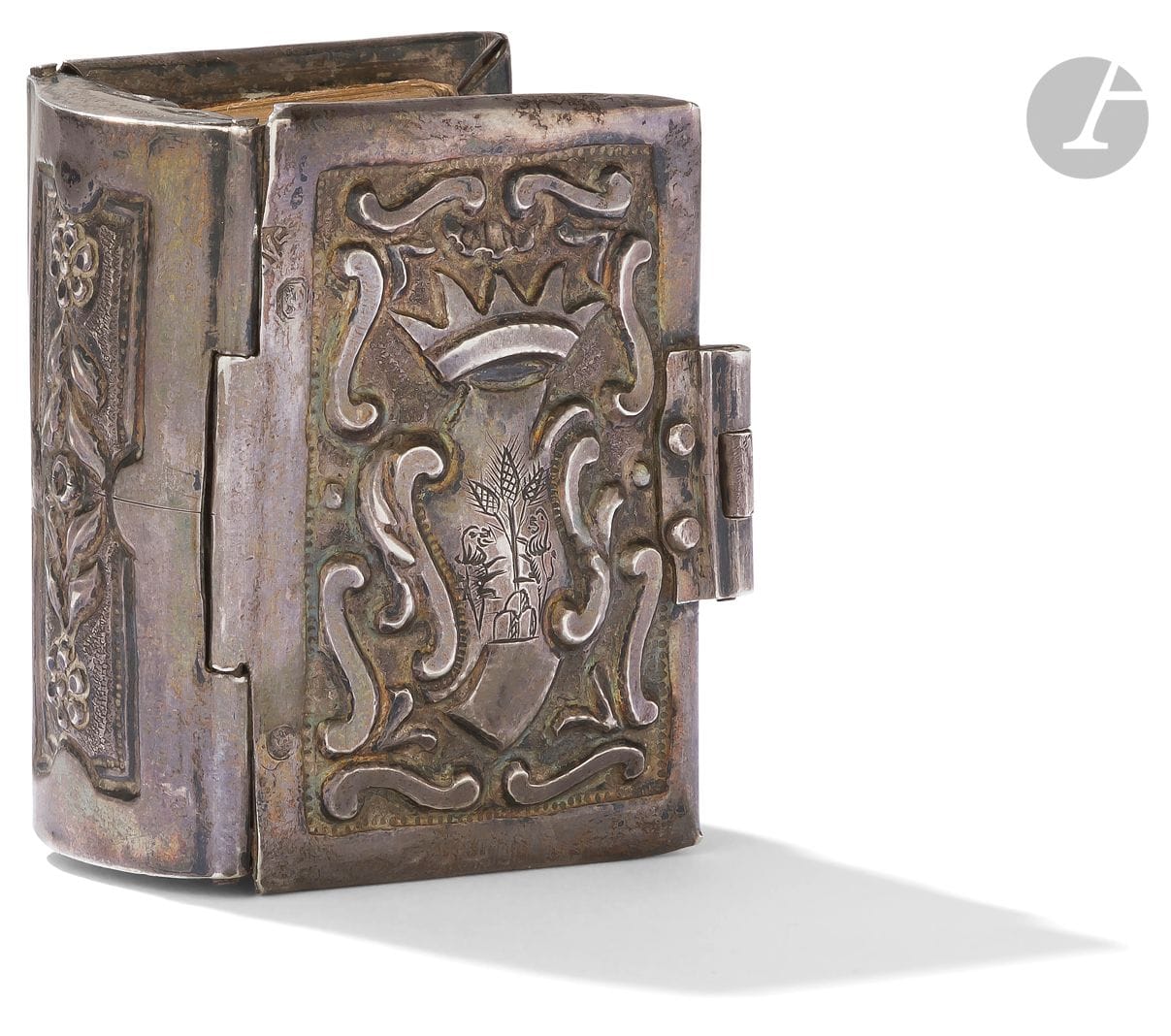 [SILVER BINDING] 
ARMY BINDING OF THE CORCOS FAMILY 
Italy, early 19th century. 
Engraved and repoussé silver. Coat of arms and initials BSC on the clasp. 
Hauteur : 6,2 cm, Longueur : 4,5 cm, Profondeur : 3,2 cm The 
barb is missing from the clas
p. 
This Italian engraved, embossed and partially gilded silver binding has on the covers an ornamentation of the arms of the Corcos family surmounted by a count's crown in a circle of stylised scrolls. On the clasp, the initials BSC indicate the identity of its owner. 
Binding protecting the prayer book: Seder Tefilot. Amsterdam, Naftali Hirtz Levi, 1639.
gilt edges
.
Guards renewed later, margins sometimes cut short with loss of some letters.  Clumsy re-packing of the book mounted upside down. Freckles at the beginning and at the end of the book. Leaves 164 and 165 have been replaced by an old handwritten copy.
Nice state of preservation. Defect in the clasp.

Keywords :
judaica, jewish, jewish, rabbis, jewish, torah, hebrew, hebraica, judaism, synagogue, zionism, pessah, pessach, haggada, haggadah, hagada, hagadah, passover, menora, menorah, hannuka, hannuca, hannucca, hannuccah, torah, juden, israelite, israelite, israel, antisemitism, antisemitism, dreyfus, meguila, sepharad, sefarad, ketubah










