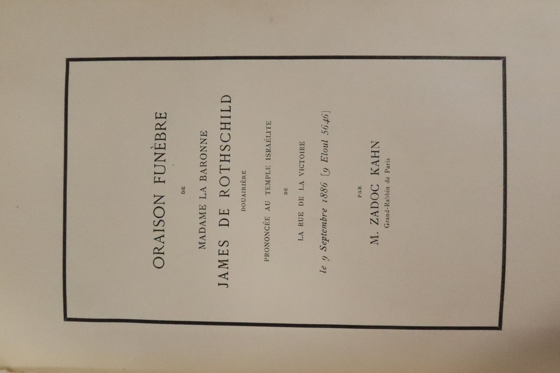 [Baronne de ROTHSCHILD] 
Zadoc KAHN, Oraison funèbre de Madame la Baronne James de Rothschild douairière prononcée au temple israélite de la rue de la Victoire le 9 septembre 1886. 32 pp., titre compris, la dernière blanche, en un vol. in-8, rel. ép. plein chagrin noir, double filet d’encadrement autour des plats, dos à cinq nerfs, tranches dorées, doublures de soie parme (rel. usagée signée Haas, charnières frottées, dos pour partie manquant).

Mots clés :
judaïca, juif, juive, hébreux, rabbins, jewish, torah, hebrew, hebraica, judaisme, synagogue, sionisme, pessah, pessach, haggada, haggadah, hagada, hagadah, passover, menora, menorah, hannuka, hannuca, hannoucca, hanouccah, torah, juden, israélite, Israël, antisemitism, antisémitisme, dreyfus, meguila, sepharade, sefarad, ketouba
