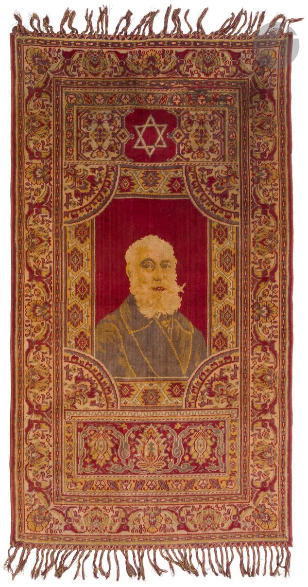 [SIONISME - NORDAU]
Tapis mural orné d’un portrait de Max Nordau. 
Jérusalem, ateliers de tissage de l’école des métiers d’art de l’Alliance israélite, circa 1920. 
(Restaurations maladroites). 
110 x 61 cm

Mots clés :
judaïca, juif, juive, hébreux, rabbins, jewish, torah, hebrew, hebraica, judaisme, synagogue, sionisme, pessah, pessach, haggada, haggadah, hagada, hagadah, passover, menora, menorah, hannuka, hannuca, hannoucca, hanouccah, torah, juden, israélite, Israël, antisemitism, antisémitisme, dreyfus, meguila, sepharade, sefarad, ketouba