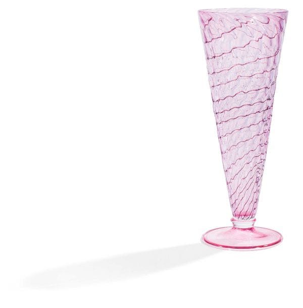 Lino TAGLIAPIETRA [Italian] (born 1934
)Blown and gadrooned stem glass in shades of pink, decorated with a purple helical net. Signed under the
 base.

 Height : 23 cm - Diameter : 9 cm

