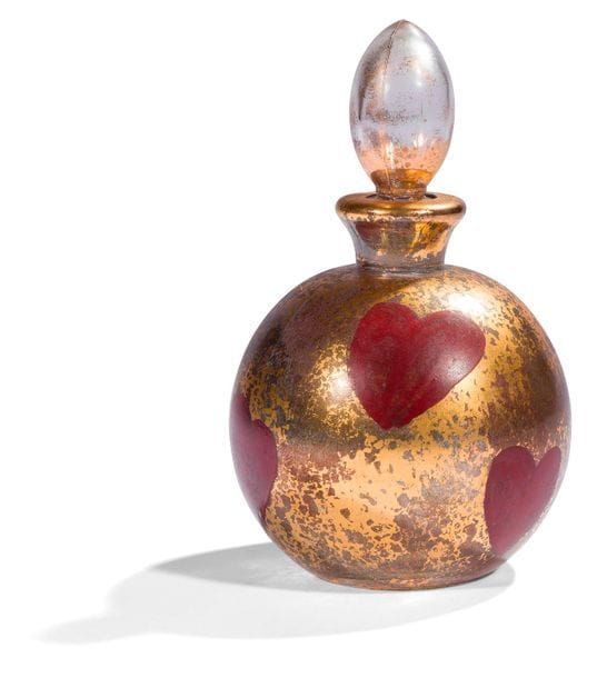 Jean-Paul VAN LITH [français] (né en 1940) 
Flacon en verre moulé de forme ronde, décoré de coeurs rouges et à l'or. Signé sous la base.
Hauteur : 33 cm