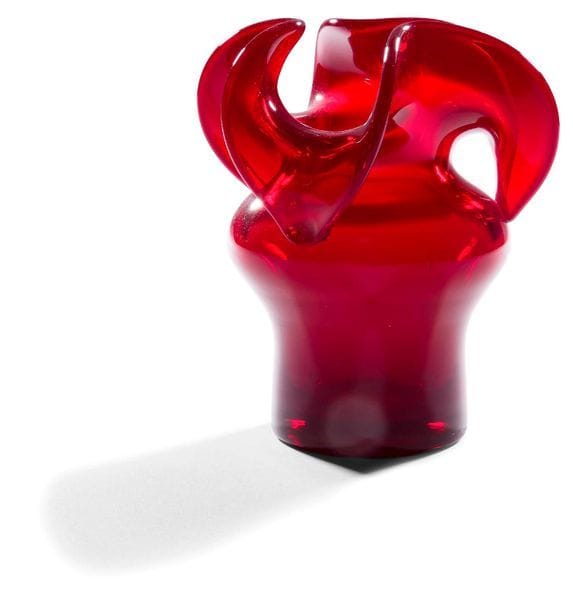 Czeslaw ZUBER [Polish] (b. 1948
)Free form red blown glass vase. Circa
 1977

.Height: 16 cm - Diameter: 13 cm

