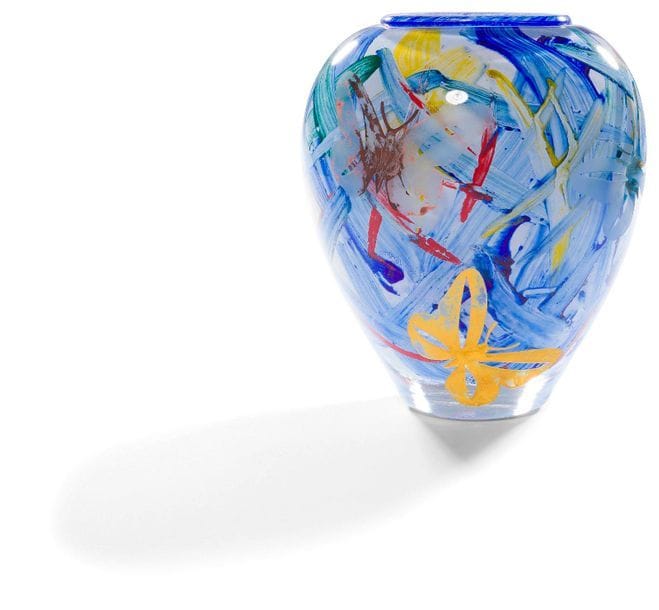 Jean-Claude NOVARO [français] (1943-2014)
Vase en verre soufflé à décor peint dans les tons bleu, jaune et rouge, deux papillons émaillés gravés en surface. Signé et daté 1995 sous la base. 
Hauteur : 20 cm - Diamètre : 17 cm