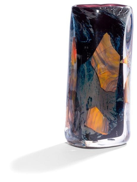 Yves BATREL [français] (1946-2009)
Vase en verre soufflé à décor intercalaire polychrome sur fond noir, feuilles d’argent en inclusion. Monogrammé et daté 2001 à la base. 
Hauteur : 19 cm - Longueur : 9 cm - Profondeur : 7 cm