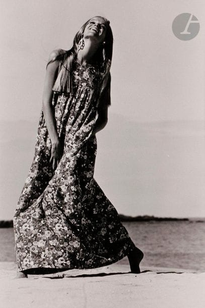 Franco Rubartelli (1937)
Veruschka pour Vogue, juillet 1968.
Paraiso Beach, Saint-Domingue, République Dominicaine.
Trois (3) épreuves argentiques (c. 1980). Tampon du photographe à l’encre rouge et signature au crayon par Veruschka aux versos. 
Format moyen : 42,5 x 35,5 cm

Franco Rubartelli (1937)
Veruschka for Vogue, July 1968. 
Paraiso Beach, Santo Domingo, Dominican Republic.
Three gelatin silver prints (c. 1980). Photographer's stamp in red ink and Veruschka's signature on verso.
Average size : 42.5 x 35.5 cm