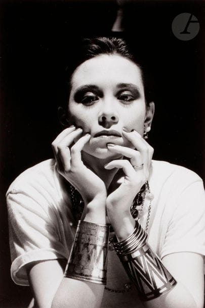 Alice Springs (1923)
Tina Chow, Paris, 1986. 
Larissa, 1983. 
Deux (2) épreuves argentiques (c. 1990), signées à l’encre dans la marge inférieure à droite. 
Images : 27 x 18 cm 
Feuilles : 40,5 x 30,5 cm

Alice Springs (1923)
Tina Chow, Paris, 1986. 
Larissa, 1983. 
Two gelatin silver prints (c. 1990) signed in the lower right margin. 
Average size of the images : 27 x 18 cm 
Average size of the sheets : 40.5 x 30.5 cm