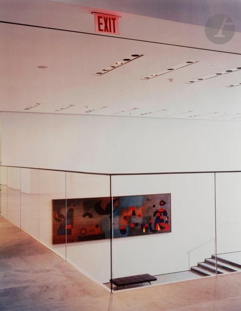 *Louise Lawler (1947)
Detail of MoMA in Hamburg, 2004-2005.
Cibachrome contrecollé sur aluminium dans une caisse en plexiglas, signé, daté, numéroté à 5 ex. au verso du support. 
82 x 64 cm

Provenance :
Galerie Tanit, Munich - collection particulière, Suisse.

Louise Lawler (1947)
Detail of Moma in Hamburg, May 2004.
Cibachrome mounted on aluminium in a plexiglas box. Photographer's signature, date on verso. Edition of 5.
82 x 64 cm
Frame 

Provenance:
Gallery Tanit, Munich.