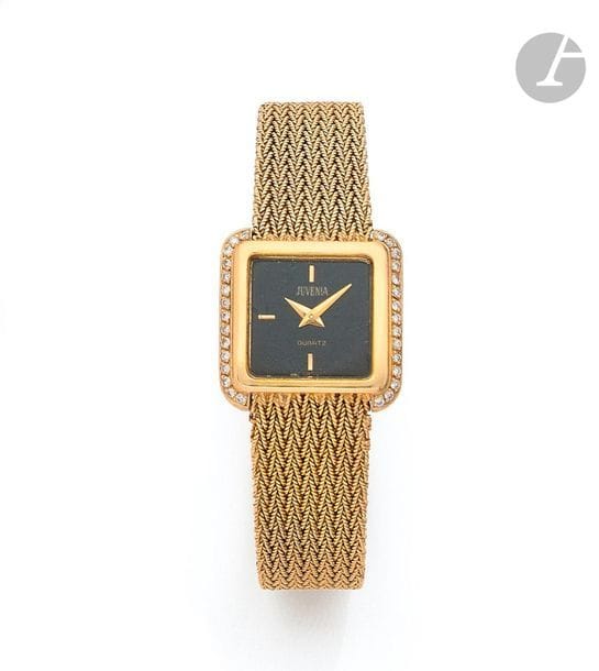 JUVENIAM
Ladies
' watch
in 18K (750) gold, square dial set with round brilliant-cut diamonds, black background silent index, 18K gold braided ribbon strap, quartz movement
. Numbered.

Length:

about

16 cm

.


Goal weight: 55.1 g








