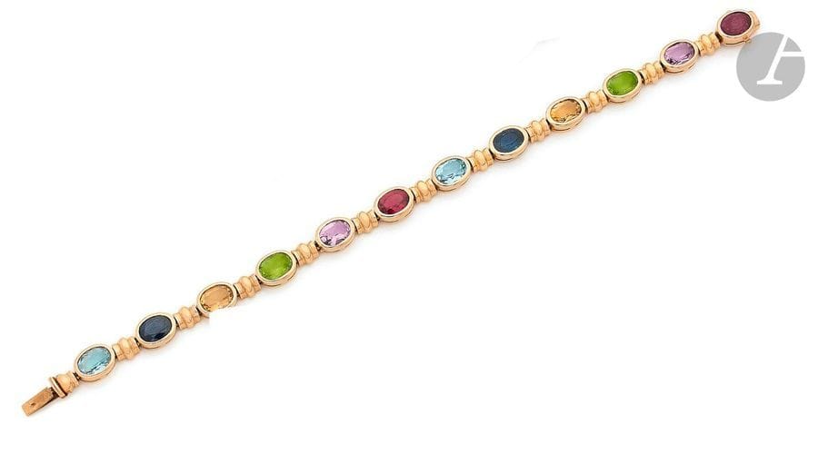 18K (750) gold bracelet, articulated with 12 oval colored stones (aquamarine, sapphire, citrine, peridot, amethyst, garnet...).
Length:
about
18.5 cm
.

Gross weight: 21.2 g (worn)

