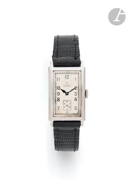OMEGA. Circa 1940No.
9138237Steel men's
wristwatch,
grey dial, Arabic numeral hour markers, second hand at 6 o'clock, mechanical winding movement
, leather
strap
.

Signed dial, case and movement

.


Dimensions: 22 mm x 40 mm














