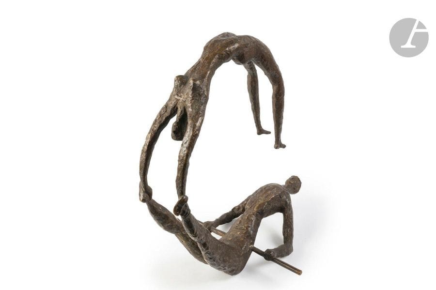 *NOOR-ZADE BRENER (1922-XXIe)
Trapézistes
Sculpture. Épreuve en bronze à patine brun mordoré. Non signée. H.51cm – L.56cm – P.37cm

Provenance:
Galerie Motte, Genève. Œuvre acquise par l'actuel propriétaire auprès de cette dernière le 19 juin 1966.

À noter:
Sculpteure élève de Zadkine, d’origine iranienne, elle dirigeait un atelier au 130 rue de Vaugirard à Paris. Elle a exposé, notamment à la galerie Drouant en 1965.