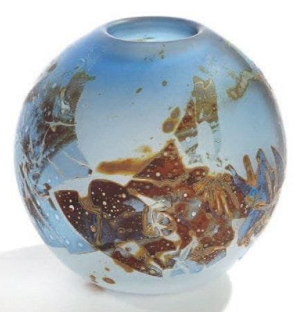 Louis LELOUP (né en 1929)
Vase boule à décor abstrait sur fond bleu. Signé. Hauteur: 15 cm.