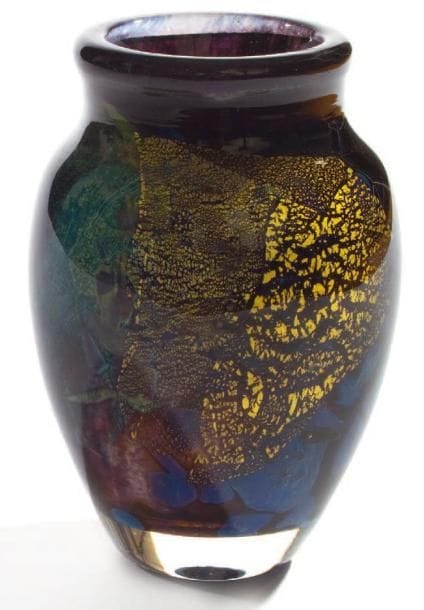 Jean-Claude NOVARO (né en 1943)
Vase ovoïde à petit col droit ourlé. Signé et daté 90. Hauteur: 17 cm.