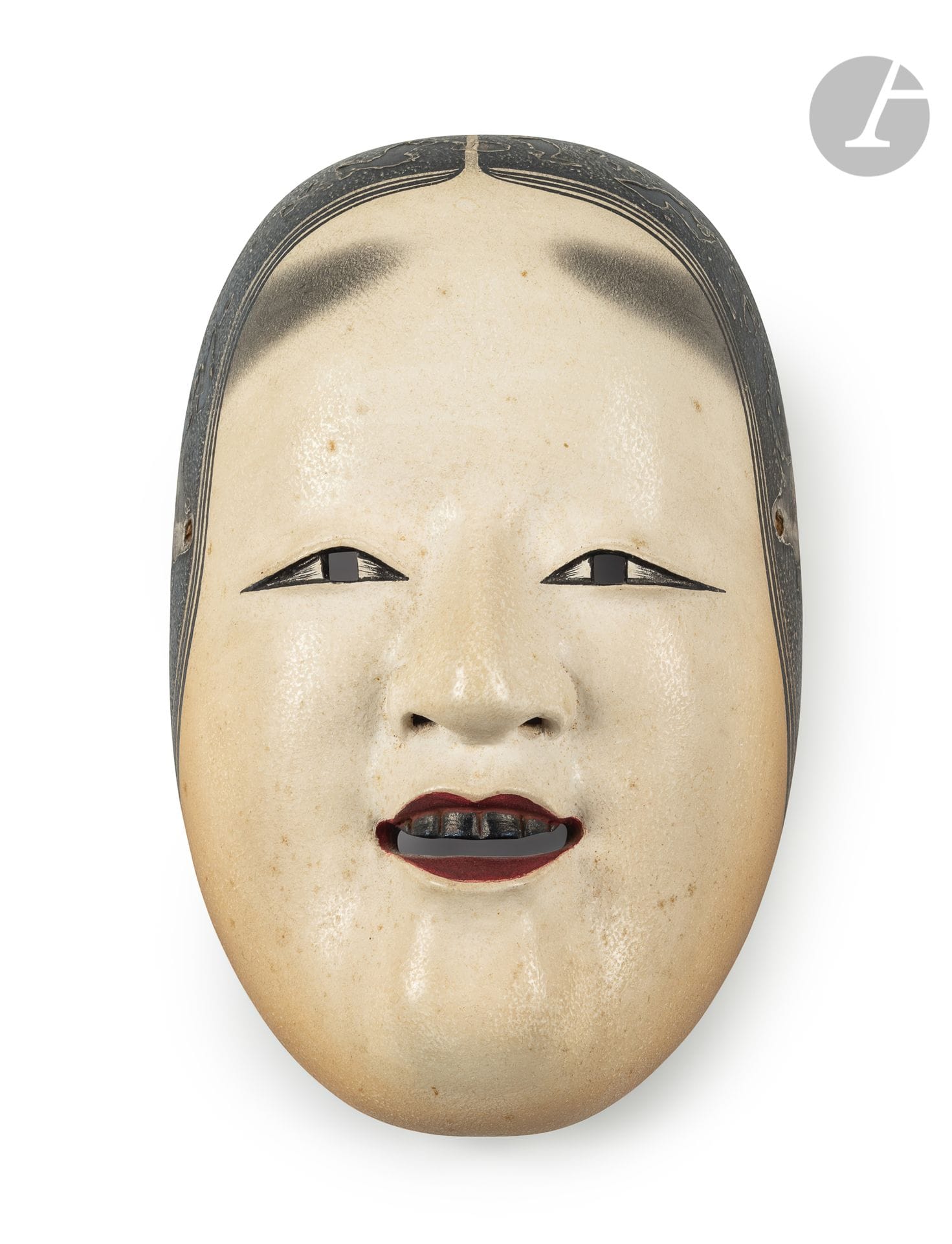Masque de Ko-Omote, Japon, XXe siècle
Masque de théâtre Nô en bois de cyprès recouvert de gofun et de pigments représentant Ko-Omote, masque de jeune fille. Il est signé à l’intérieur.
Hauteur : 20 cm
Boîte de conservation en kiri avec inscription en partie illisible.
