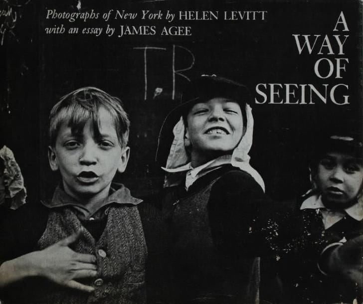 Levitt, Helen (1913-2009)
A Way of Seeing. Photographs of New York By Helen Levitt with an Essay By James Agee. The Viking Press, New York, 1965. In-8 (20 x 24 cm). Edition originale. 80 pp. Reliure d'éditeur sous jaquette illustrée (légères usures). Ref. Parr & Badger, I, p. 252. Levitt, Helen (1913-2009) A Way of Seeing. Photographs of New York By Helen Levitt with an Essay By James Agee. The Viking Press, New York, 1965. Near fine in like dust jacket.