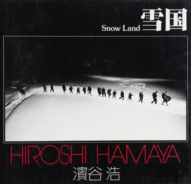 Hamaya, Hiroshi (1915-1999)
Yuki Guni (Snow land). Asahi Sonorama, Tokyo, 1977. In-8 oblong (20 x 21 cm). Seconde édition. Cartonnage d'éditeur sous jaquette illustrée (quelques rousseurs au verso). Hamaya, Hiroshi (1915-1999) Yuki Guni (Snow land). Asahi Sonorama, Tokyo, 1977. A very near fine copy in lightly used dust jacket with scattered foxing to the verso of the front cover.