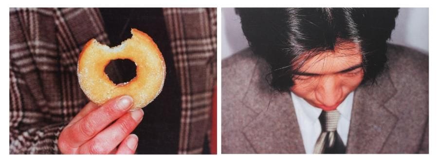 Parr, Martin (né en 1952)
Food. Galerie du Jour Agnès B., Paris, 1995. In-8 oblong (18 x 25 cm). Edition originale, brochée. Couverture souple illustrée. Japonais Endormis. Galerie du Jour Agnès B., Paris, 1998. In-8 oblong (17 x 23 cm). Edition originale, brochée. Couverture souple illustrée. Parr, Martin (born in 1952) Food. Galerie du Jour Agnès B., Paris, 1995. Softbound (only edition). Near fine. Japonais Endormis. Galerie du Jour Agnès B., Paris, 1998. Softbound (only edition). Near fine.