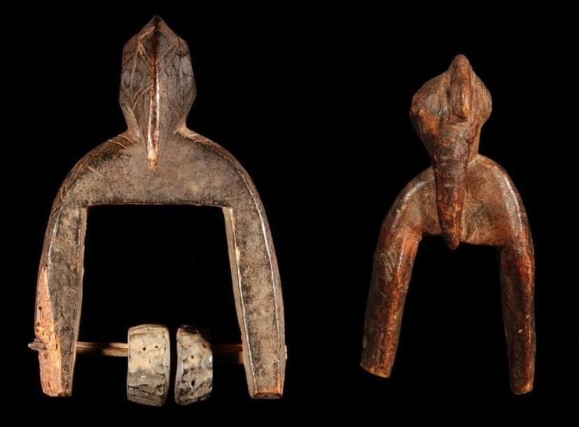 Lot de 2 poulies SENOUFO (Mali / Côte d'Ivoire) Hauteurs: 16,5 cm et 12,5 cm.
