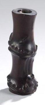 Socle en bois de fer prenant la forme d'une racine. Chine. H. 12.5cm.