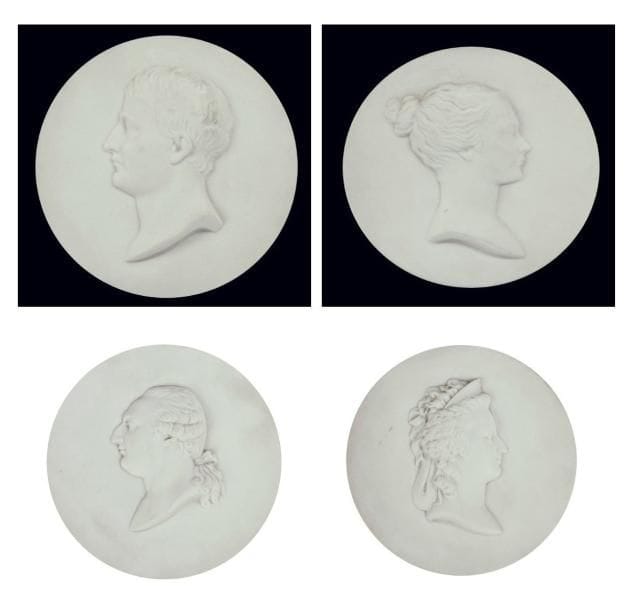 SEVRES
Napoléon, Joséphine, Marie Antoinette et Louis XVI. Quatre médaillons en biscuit. Diamètres: 8,5 et 9,5 cm