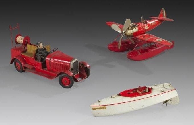 Hydravion «F260» JEP France, 1935, en tôle lithographiée, à mécanisme d'horlogerie, L 32 x E 48 cm, 65% (manque un support de dérive et enjoliver d'hélice).