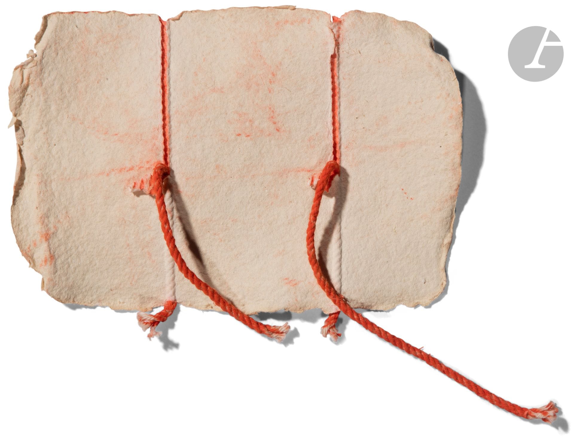 Anne-Marie MILLIOT (1977-1985)
Livre en silence en couleurs, 1979
Papier d’Ambert et inclusion de cordes teintées.
Signé et daté au dos.
16 x 11 cm