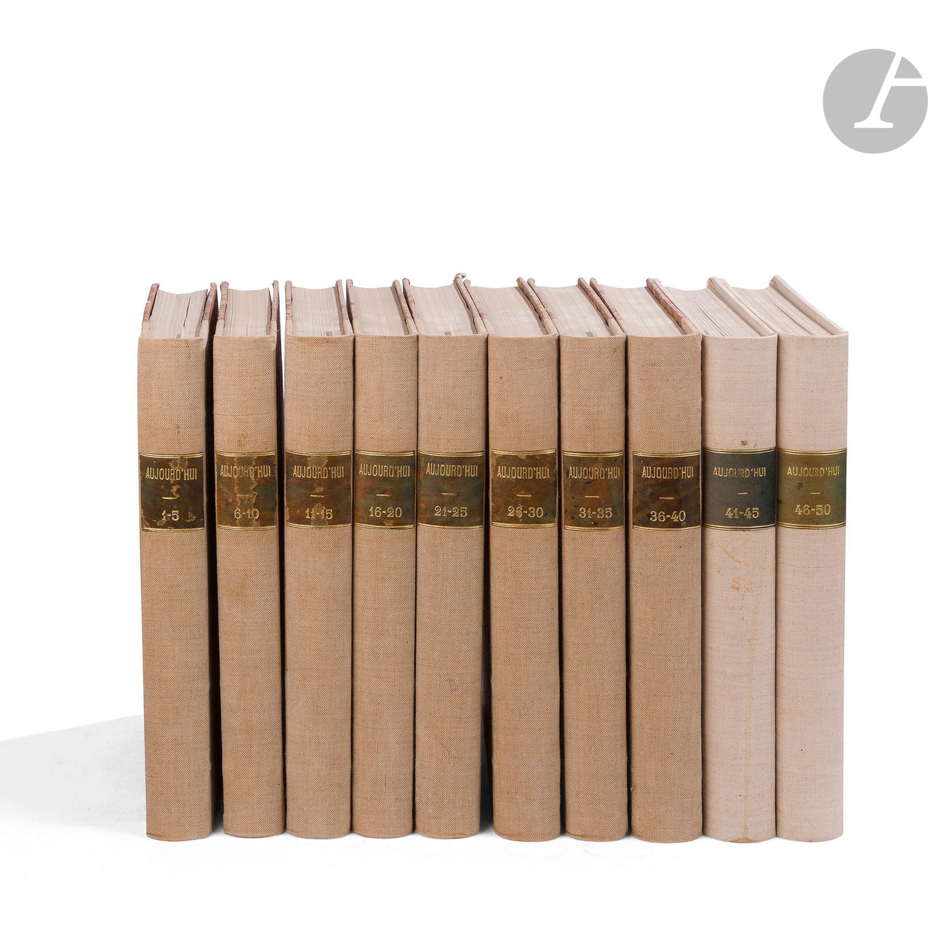 TODAY, ART AND ARCHITECTURE - 1955-1965 - SERIES OF 11 CONSECUTIVE YEARS IN 10 VOLUMES - PIERRE VAGO COLLECTION (1910-2002
)Under the direction of André Bloc, produced by Pierre Lacombe. Boulogne-sur-Seine. Suite of 10 bound volumes, including 11 consecutive years. Interesting art and architecture magazine, richly illustrated, presenting the works of the following artists: 
Jacques Villon, Richard Neutra, Marcel Duchamp, Jean Tinguely, Alexander Calder, Edgard Pillet, Hans Hartung, Jean Arp, Emile Gilioli, Joan Miro, Henry Moore, etc. 
Good general condition, rubbed nerves. Format: 30 x 23 cmProvenance

:
Pierre Vago Collection (1910-2002) (Pierre Vágó, known as). Architect, editor-in-chief of L'Architecture d'Aujourd'hui from 1932 to 1947, then president of the editorial committee of this publication, member of the UAM, founder of the International Union of Architects (U.I.A.) in 1948.





