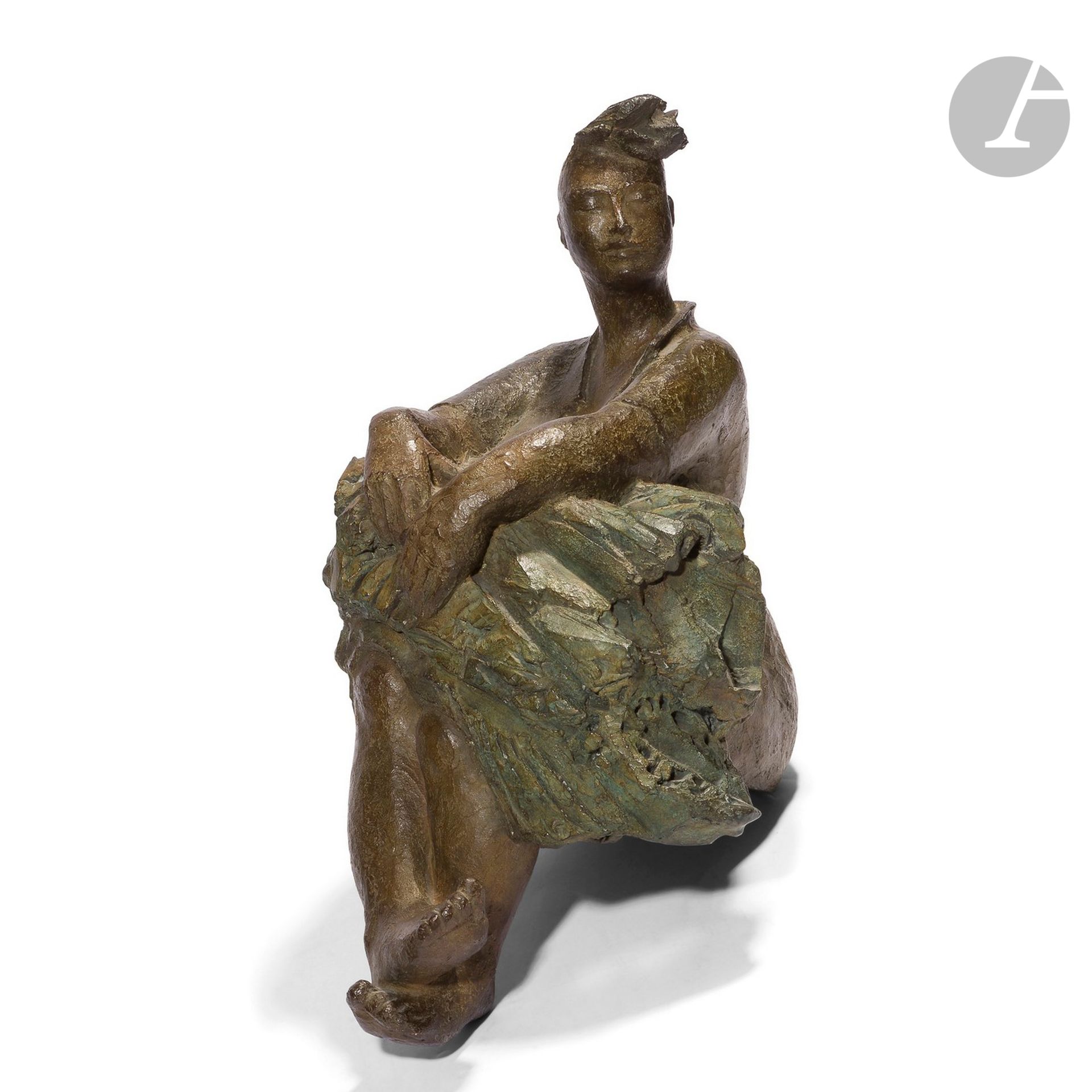 FRANÇOISE SANGOUARD (NÉE EN 1942) 
Le coup de vent, 1992, épreuve n° 7/8
Sculpture. Épreuve en bronze patiné brun et vert richement mêlés. Vendue sans socle. Signée SANGOUARD, porte le cachet de la fonderie PAUMELLE, un numéro 02 et le justificatif de tirage 7/8 vers la base. H. 71 cm