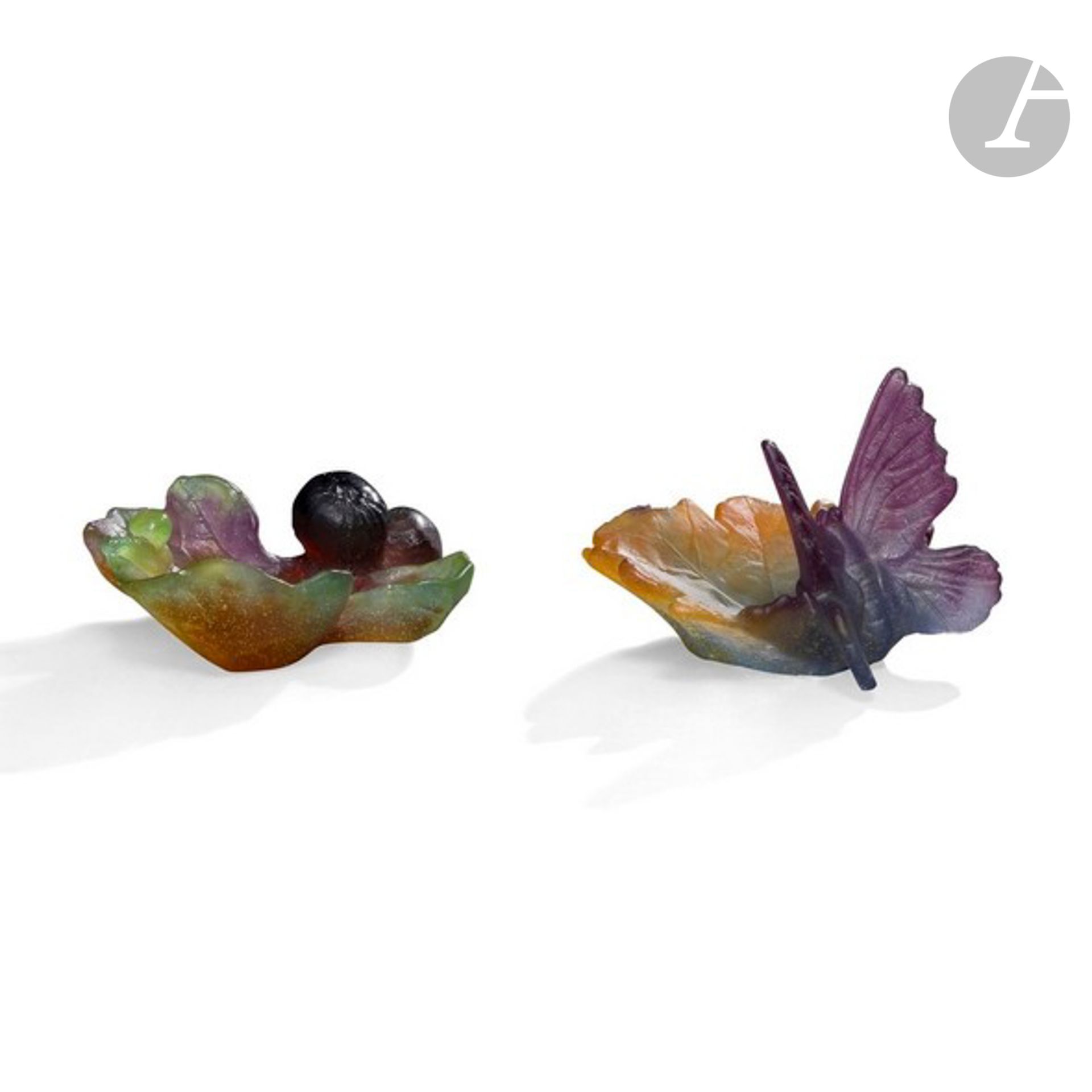 DAUM FRANCEButterfly
& VineTwo
baguiers. Proof in polychrome crystal paste. Each baguier sold in its original box. Each ring signed DAUM France under its base. L. 9 cm & 11 cm


