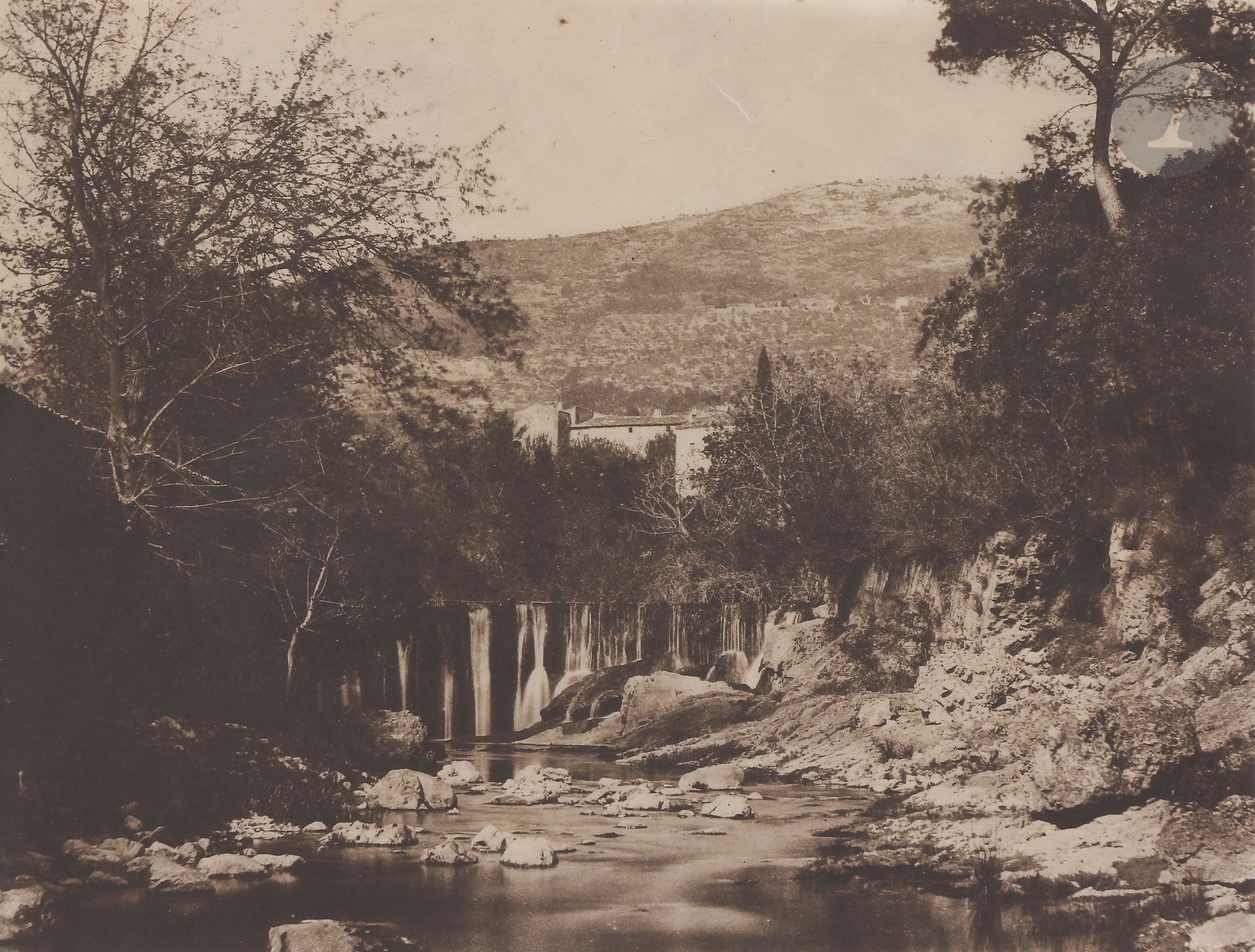 Louis Vignes (1831-1896)
Vallée Dardenne, près de Toulon, 1861.
Épreuve sur papier salé ciré, d’après négatif papier.
19,5 x 25,5 cm

 Le négatif de ce tirage est conservé dans les collections de la Bibliothèque nationale de France.

Louis Vignes (1831-1896)
Dardenne Valley, near Toulon, 1861.
Waxed salt print from a paper negative.
19.5 x 25.5 cm