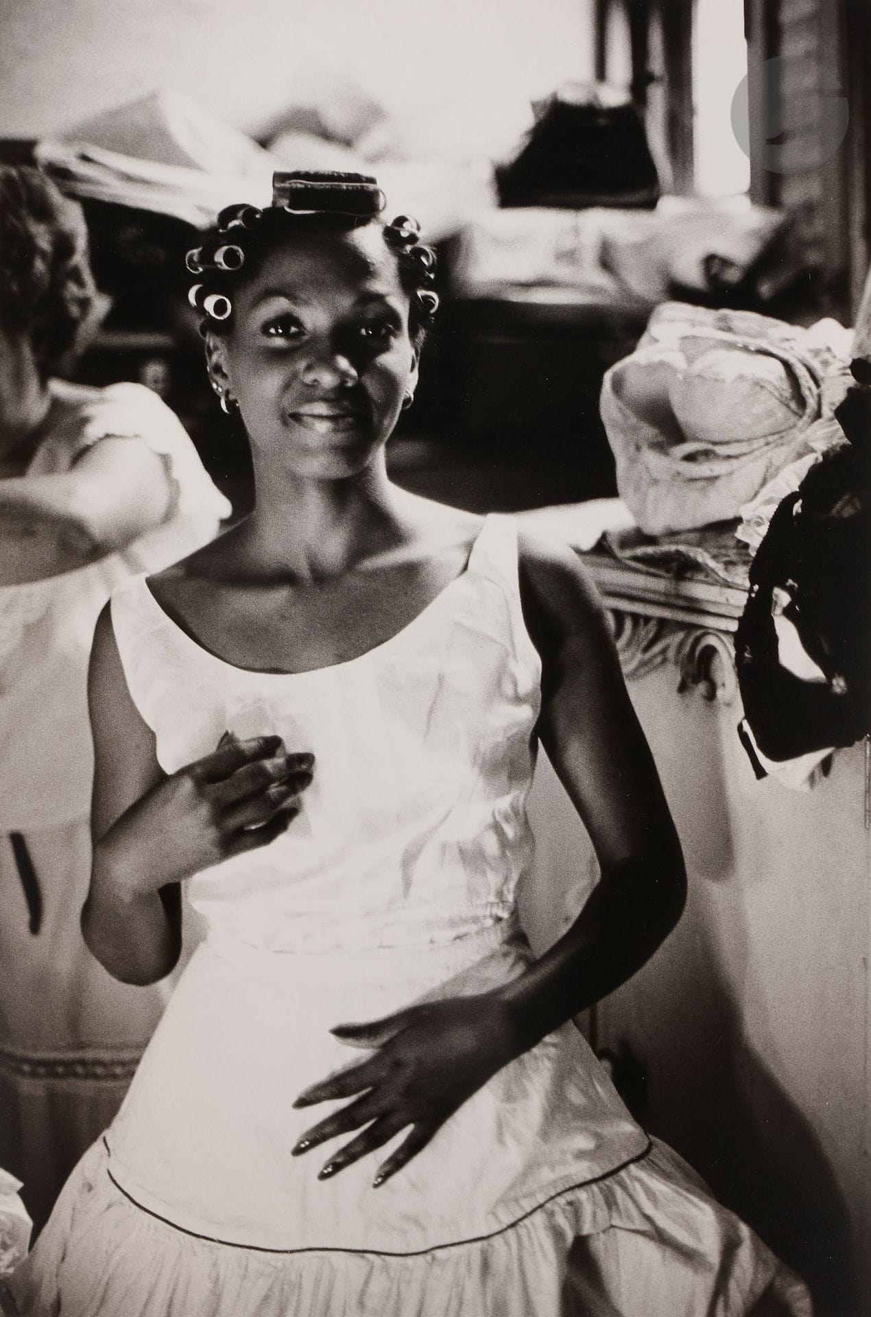 *Cristina Piza (1963)
Havana. Cuba, 1995.
Épreuve argentique d’époque, signée, titrée et datée au crayon au verso.
Image : 42,1 x 27,8 cm
Feuille : 50,5 x 40,2 cm

Cristina Piza (1963)
Havana. Cuba, 1995.
Vintage gelatin silver print, signed, titled and dated in pencil on verso.
Image : 42.1 x 28 cm
Paper : 50.5 x 40.2 cm