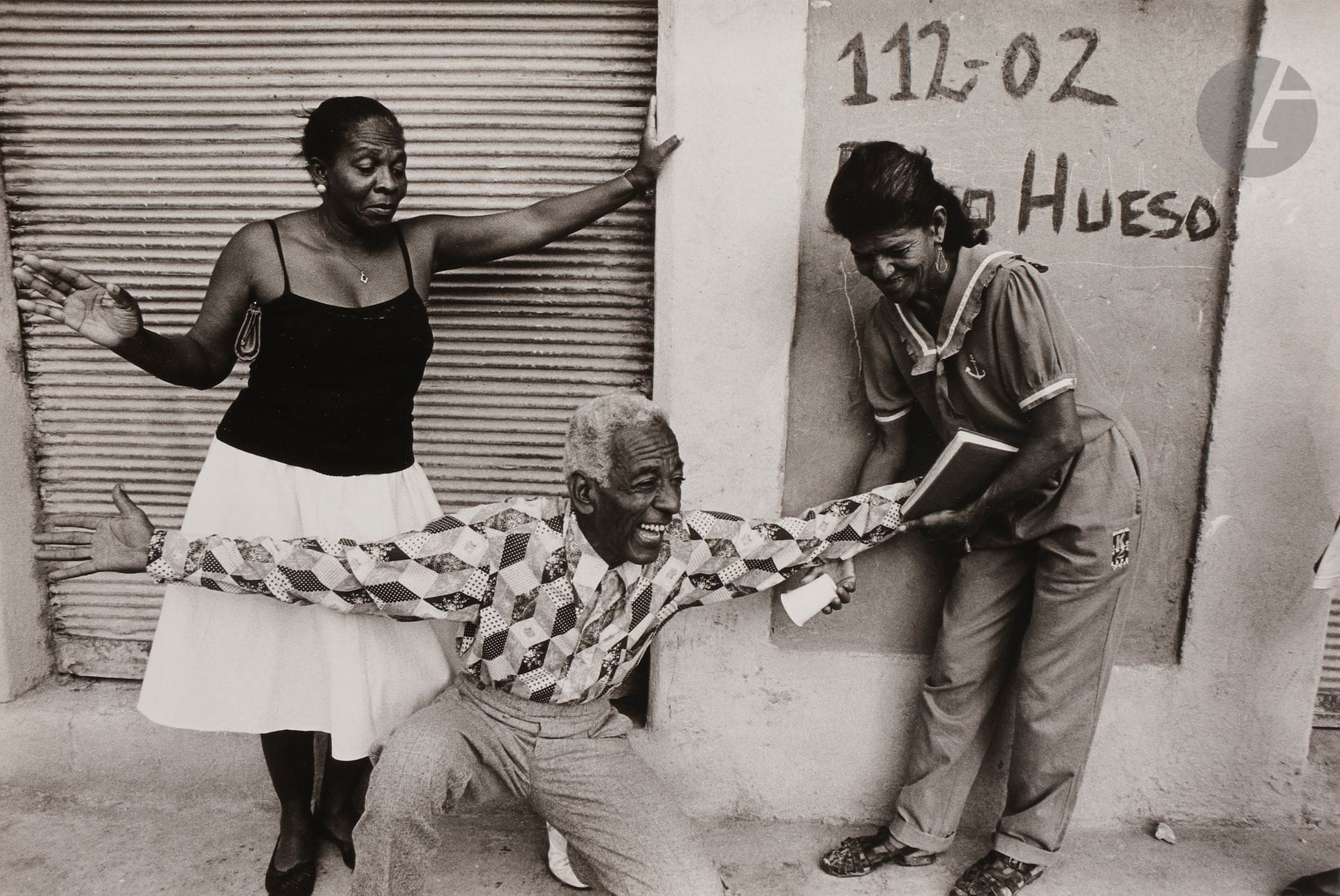 *Cristina Piza (1963)
Rumbero en Cayo Hueso. Cuba, 1997. 
Épreuve argentique d’époque, signée, titrée et datée au crayon dans la marge inférieure.
Image : 29,2 x 43 cm
Feuille : 40,5 x 50,5 cm

Cristina Piza (1963)
Rumbero en Cayo Hueso. Cuba, 1997.
Vintage gelatin silver print, signed, titled and dated in pencil lower margin.
Image : 29.2 x 43 cm
Paper : 40.5 x 50.5 cm