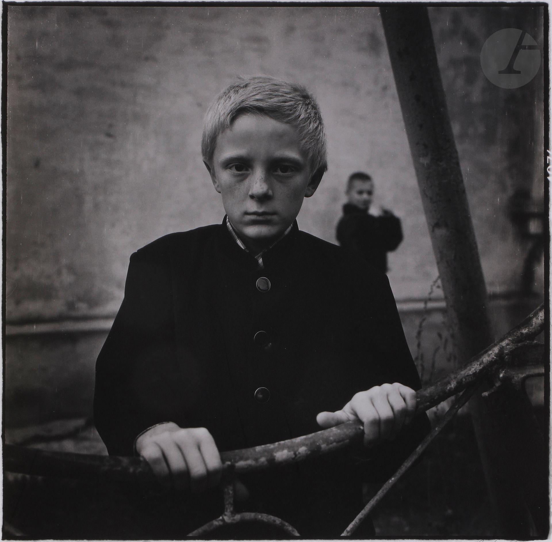 *Oleg Videnin (1963)
Jeune Russe. Région de Bryansk, 2003.
Épreuve argentique, signée au crayon, titrée, datée et numérotée à 12 exemplaires dans la marge inférieure. Tampon du photographe, titre, date, numérotation et signature au crayon au verso. 
Image : 45,5 x 45,8 cm
Feuille : 49,8 x 48,6 cm

Oleg Videnin (1963)
Young Russian. Bryansk Region, 2003.
Gelatin silver print, signed, titled, dated and numebered in pencil in the lower margin. Photographer's stamp, title, date, edition and signature in pencil on verso. Edition of 12. 
Image: 45.5 x 45.8 cm
Paper: 49.8 x 48.6 cm