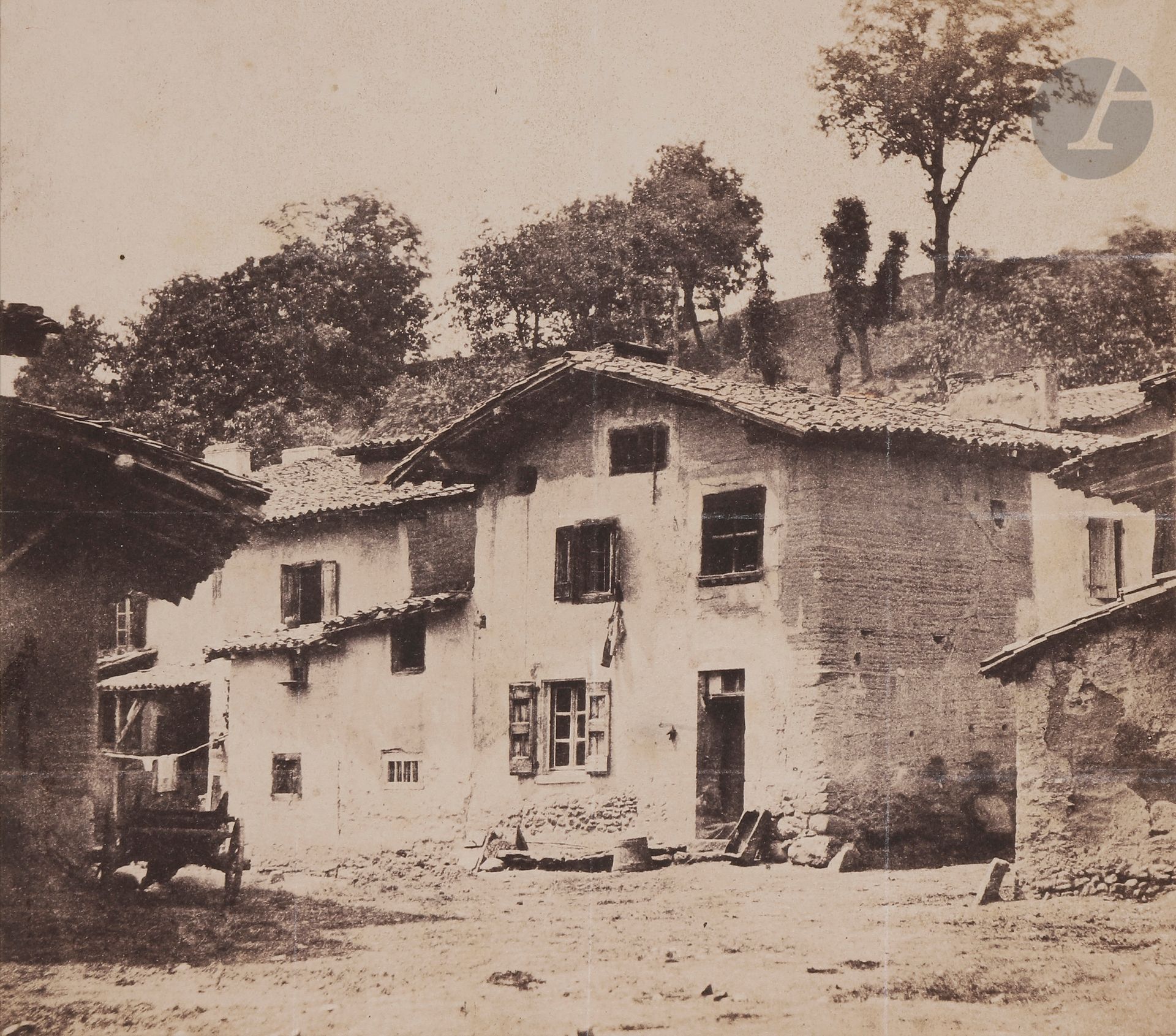 Frank Chauvassaignes (1831-?)
Village auvergnat, c. 1856. 
Épreuve sur papier salé, d’après négatif papier, contrecollée sur carton. 
15,6 x 17,6 cm

Frank Chauvassaignes (1831-?)
Auvergnat village, c. 1856. 
Salt print, from paper negative, mounted on cardboard. 
15.6 x 17.6 cm