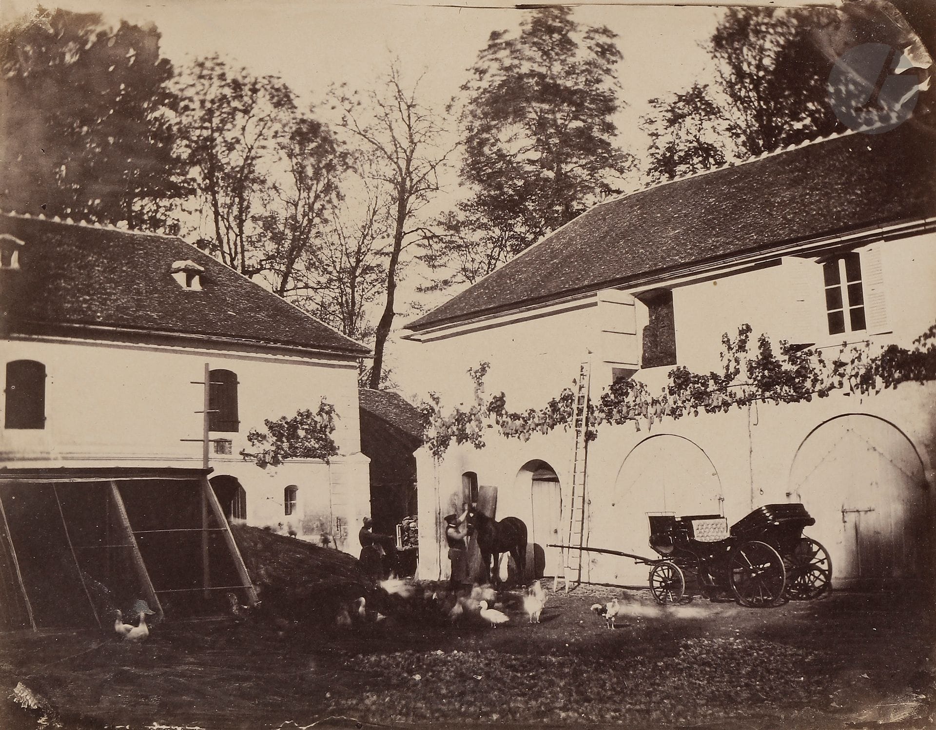 Louis-François Saugrin
Cour de ferme, c. 1852. 
Épreuve sur papier albuminé, d’après négatif verre au collodion, contrecollée sur carton.
17,2 x 22,2 cm

Louis-François Saugrin
Farmyard, c. 1852
Albumen print, from collodion negative, mounted on cardboard.
17.2 x 22.2 cm