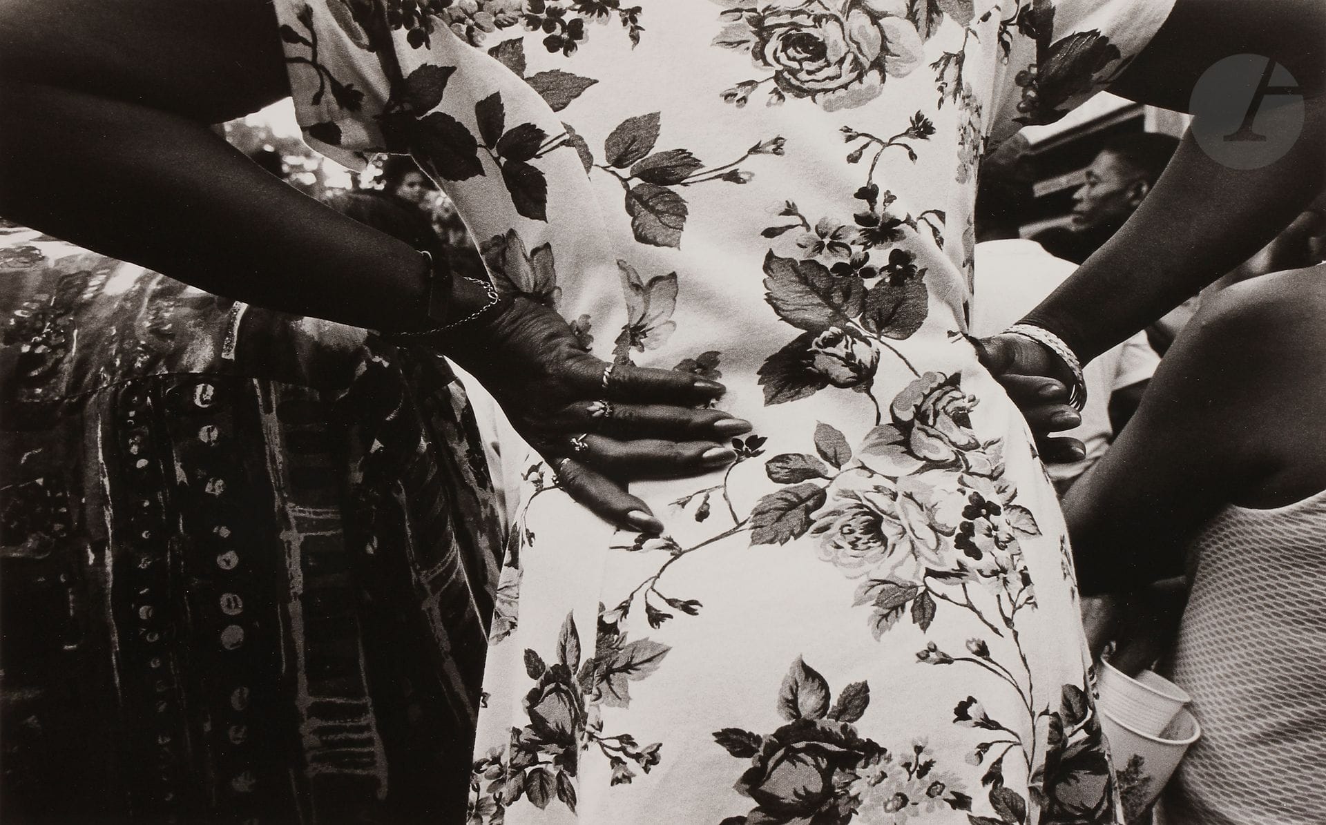 *Cristina Piza (1963)
Rumba del Solar. Cuba, 1996. 
Épreuve argentique d’époque, signée, titrée et datée au crayon dans la marge inférieure.
Image : 29,2 x 43 cm 
Feuille : 40,4 x 50,5 cm

Cristina Piza (1963)
Rumba del Solar. Cuba, 1996.  
Vintage gelatin silver print, signed, titled and dated in pencil in lower margin.
Image: 29,2 x 43 cm 
Paper: 40,4 x 50,5 cm