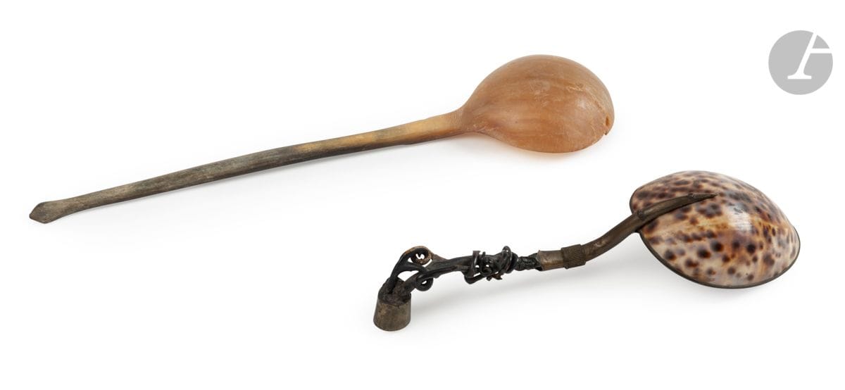 
Two sorbet spoons, Vietnam and Ottoman Turkey, 19th century

The first with a spoon made of speckled shell and a wooden handle carved with scrolls and partly covered with copper alloy; the second carved from horn, the spoon amber in color, the handle darker.

Lengths: 17 and 24 cm

Wear, accidents, restorations. 



Two sherbet spoons, Vietnam and Ottoman Turkey, 19th century



Provenance : Marie-Christine David Collection.
