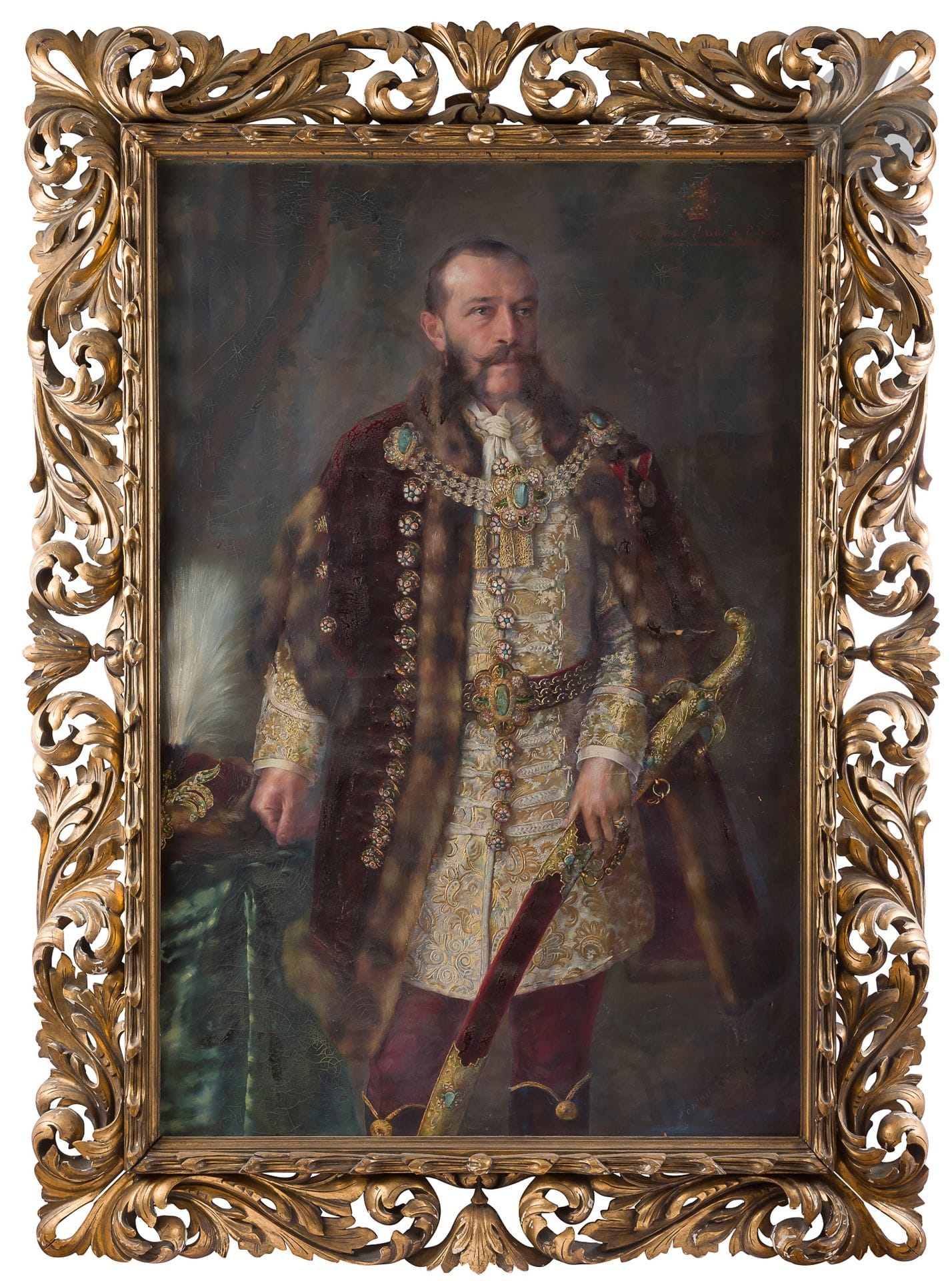 Konrad FILIP (1874-1940)
Portrait de Vladimir Nikolic de Podrinje (1853-1933)
Huile sur toile.
Signée et située en bas à droite.
Titrée en haut à droite.
151 x 100 cm
Cadre en bois sculpté et stuc.

Le titre latin de « Supremus comes modrussensis ac fluminensis » (qui comporte une erreur : fiuminensis) est une interprétation flatteuse du terme de Obergespan qui représente plus une fonction administrative et judiciaire qu’un titre nobiliaire : juge en chef du comté de Modrus-Fiume.

Конрад ФИЛИП (1874-1940)
Портрет Владимира Николич-Подринского (1853-1933)
Холст, масло.
Подпись и место внизу справа.
Название наверху справа.
151 х 100 см
Резная деревянная позолоченная рама с лепниной.
Латинская титулировка  « Supremus comes modrussensis ac fluminensis » (которая содержит ошибку : fiuminensis) является льстивым переводом немецкого термина Obergespan, означающий более административно-судебную должность, чем дворянский титул : жупан комитета Модрус-Фиуме.