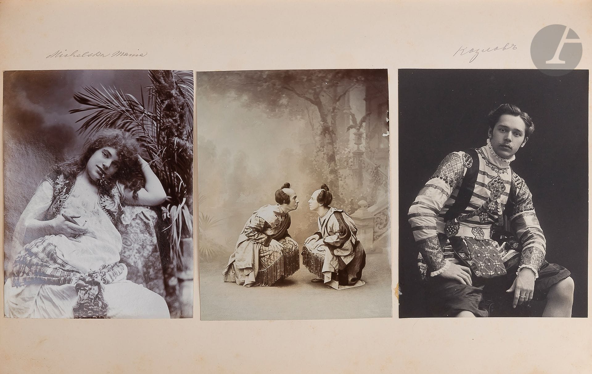 Album de photographies d’artistes des troupes dramatiques, d’opéra et de ballets des théâtres impériaux de Saint-Pétersbourg et Moscou.
1900 - 1910
Épreuves argentiques et sur papier citrate.
100 pages dont la première avec une, 9 avec deux, 77 avec trois et 13 avec quatre photographies, soit au total 302 photographies.
Plus de soixante artistes sont identifiés dont Feodor CHALIAPINE, Leonide SOBINOFF, Alexandre LENSKI, David IOUZHIN, Bogomir KORSOV, Lydia KYASHT, Maria DEÏCHA-SIONITSKAÏA, Elisaveta AZERSKAÏA, Antonina NEZHDANOVA, Alma Evelina FOHSTRÖM Certains sont présents sur plusieurs photographies, en particulier Chaliapine (x 17), Sobinov (x9), Azerskaïa (x 10) etc.
Quelques photographies d’artistes de la troupe de ballets de Varsovie. Une photographie de Serge RACHMANINOV jeune lorsqu’il était chef d’orchestre du théatre Bolchoï.
La grande majorité des portraits est annotée avec le nom (en russe ou en allemand) et parfois avec le titre de l’œuvre et le rôle tenu.
34 x 22 cm

Самодельный альбом фотографий артистов драматических, оперных и балетных трупп Императорских театров Санкт-Петербурга и Москвы. 1900 - 1910 гг.
Серебряная печать, аристотипная бумага.
100 страниц, на которых помещены 302 фотографии : первая страница с одной, 9 с двумя, 77 с тремя и 13 с четырьмя снимками.
Установлено более шестидесяти артистов: Федор Иванович ШАЛЯПИН (1873 - 1938), Леонид Витальевич СОБИНОВ (1872 - 1934), Михаил Прович САДОВСКИЙ (1847 - 1910), Мария Николаевна ЕРМОЛОВА (1853 - 1928), Мария Андриановна ДЕЙША-СИОНИЦКАЯ (1859-1932), Осип Андреевич ПРАВДИН (настоящее имя - Оскар Августович Трейлебен) (1849 - 1921), Богомир Богомирович КОРСОВ (Готфрид Геринг) (1845 - 1920), Александра Александровна ЯБЛОЧКИНА (1866 - 1964), Антонина Васильевна НЕЖДАНОВА (1873 - 1950), Александр Иванович ЮЖИН-СУМБАТОВ (1857 - 1927), Евдокия Дмитриевна ТУРЧАНИНОВА (1870 - 1963), Пётр Сергеевич ОЛЕНИН (1870 - 1922), Александр Павлович ЛЕНСКИЙ (Вервициотти) (1847 - 1908), Ксения Александровна ЭРДЕЛИ (Энгельгардт) (1878 - 1971), Екатерина Васильевна ГЕЛЬЦЕР (1876 - 1962), Вера Ильинична МОСОЛОВА (1875 - 1949) и другие : Елизавета Григорьевна Азерская (1868 - 1946), Сергей Васильевич Айдаров (настоящая фамилия Вышневский) (1867 - 1938), Георгий Андреевич Бакланов (1881 - 1938), Антон Петрович Баначич (1878 - 1933), Маттиа Баттистини (Mattia Battistini) (1856 - 1928), Рудольф Федорович Бернарди (1865 - ?), Наталия Васильевна Ван дер Вейде (урожд. Чернушевич, по мужу Туманская) (1870 - 1958), Наталья Николаевна Васильева (в труппе Малого Театра 1866 - 1906), Степан Григорьевич Власов ( 1854 - 1919), Анастасия Дмитриевна Вяльцева (по мужу - Бискупская) (1871- 1913), Надежда Петровна Галат (1875 - ?), Дмитрий Викторович Гарин-Виндинг (1853 - 1921), Иван Константинович Гончаров (1866 - 1910), Лаврентий Дмитриевич Донской (1857 - 1917), Евгения Ивановна Збруева (1867 - 1936), Лидия Георгиевна (Юрьевна) Звягина (1861 - 1943), Анна Петровна Киселевская (1876 - 1958), Лев Михайлович Клементьев (1868 - 1910), Иван Фёдорович Красовский (1870 - 1938), Эмилия Ивановна Кристман (по мужу Блинова) (1874 -  1957), Габриэль Ивановна Кристман-Эш (1874 - 1956), Ефросиния (Валентина) Ивановна Куза (в замужестве Блейхман) (1866 или 1868 - 1910), Яков Дмитриевич Кузнецов (актер Малого театра с 1876 по 1896 г.), Лидия Георгиевна Кяшт (1885 - 1959), Михаил Францевич Ленин (настоящая фамилия - Игнатюк) (1880 - 1951),  Николай Игнатьевич Музиль (1839 - 1906), Ольга Владимировна Некрасова (1868 - 1948), Глафира Викторовна Панова (в браке Гильдебрандт) (1869 - 1943), Василий Родионович Петров (1875 - 1937), Бронислава Августовна Поржицкая (? - ?), Александр Ильич Розанов (1870 - 1912), Любовь Андреевна Рославлева (1874 - 1904), Василий Сергеевич Савостьянов (1875 - 1929), Ольга Осиповна Садовская (урождённая Лазарева) (1849 - 1919), Надежда Васильевна Салина (1864 - 1956), Дмитрий Алексеевич Смирнов (1882 - 1944), Е. В. Стравина , Нина Робертовна Таирова (1868 - 1942), Степан Евтропьевич Трезвинский (1860 - 1942), Василий Дмитриевич Тихомиров (1876 - 1956), Александр Михайлович Успенский (1859 - 1920), Софья Васильевна Фёдорова (II) (1879 -1963) , Альма Эвелина Августовна Фострём фон Роде (1856 - 1936), Елена Нестеровна Хренникова (1878 - 1941), Мария Григорьевна Цыбущенко (1872 - 1929), Давид Христофорович Южин (1863 - 1923), Вера Григорьевна Эйген (1870 гг. - ?), Николай Капитонович Яковлев (1869 - 1950).
Некоторые артисты представлены на нескольких карточках, например : Шаляпин (17), Собинов (9), Азерская (10) ...
Несколько фотографии Варшавской балетной труппы. Фотография молодого Сергея Васильевича РАХМАНИНОВА (1873 - 1943), капельмейстера Большого Театра …
Большинство портретов с надписью (по-русски или по-немецки) с фамилией и иногда с названием произведения и партии, которую исполнял данный артист.
34 х 22 см